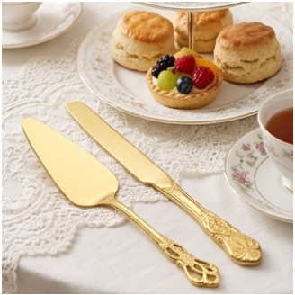 Kit Servir Royal Dourado: Faca e Espátula para Bolo em Aço Inox Premium