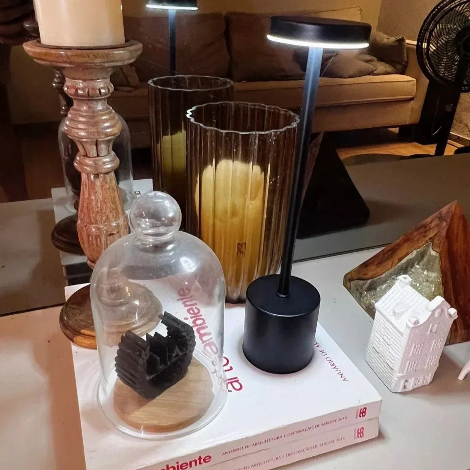 Luminária de Mesa LuxLight™ – Transforme Seu Ambiente em Segundos