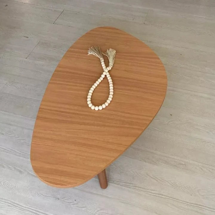 Mesa de Centro Orgânica 90x52cm em Madeira com Pés Palito – Design Moderno e Elegante na Cor Mel
