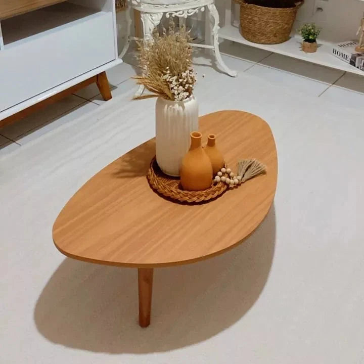 Mesa de Centro Orgânica 90x52cm em Madeira com Pés Palito – Design Moderno e Elegante na Cor Mel