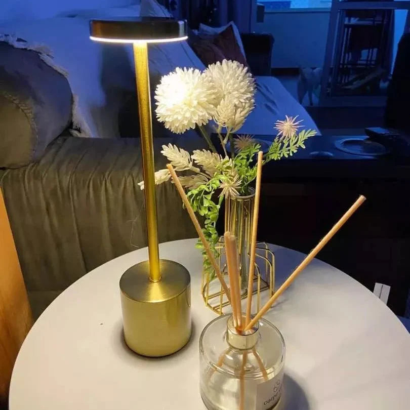 Luminária de Mesa LuxLight™ – Transforme Seu Ambiente em Segundos