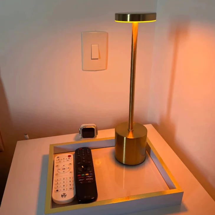 Luminária de Mesa LuxLight™ – Transforme Seu Ambiente em Segundos