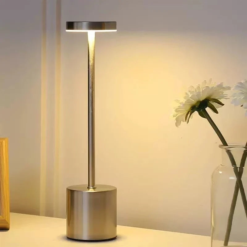 Luminária de Mesa LuxLight™ – Transforme Seu Ambiente em Segundos