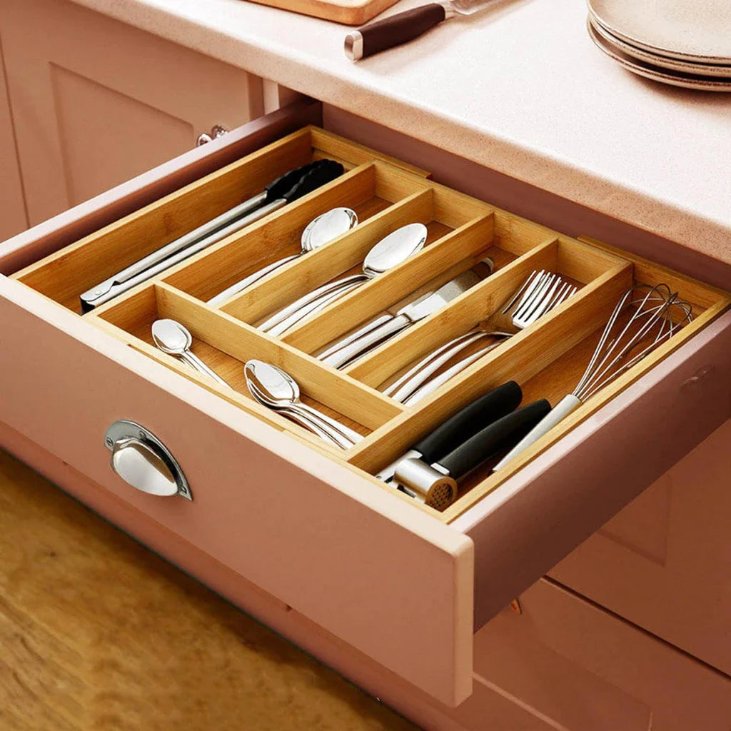 Porta Talheres de Bambu Extensível – Organizador Ajustável para Gavetas